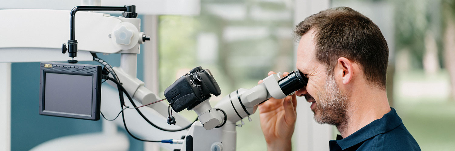 Zahnarzt Ingolstadt - Dr. Christian Kroß & Kollegen - Praxis - Mikroskop